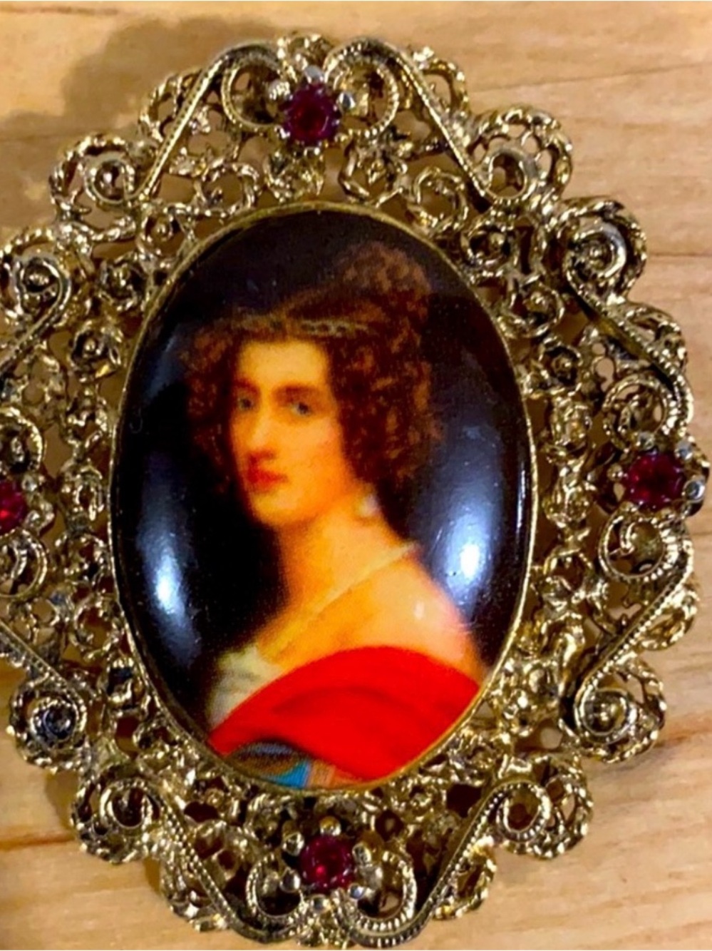 Elegant Gold-Tone Portrait Brooch with Red Accent